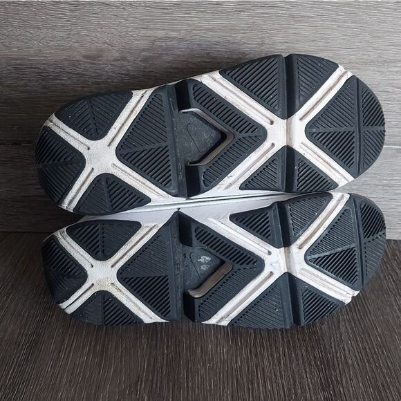 Nike Go FlyEase Easy Slip-On Sneakers Black & White Womens Size 8.5 - Picture 8 of 10